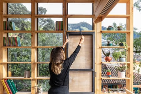 CUARTO EN EL AIRE / ROOM IN THE AIR